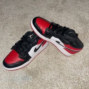 Nike Air Jordan 1 Low Bred Toe (GS) Size 5.5Y (Women’s size 7) Like New —-No Box
